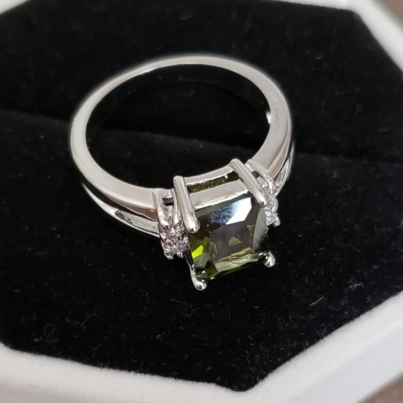 925 Sterling Silver Fashion Ring - Picture 3 of 4